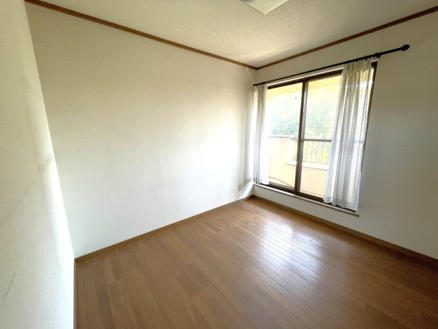 東金市下谷売り中古戸建ての洋室