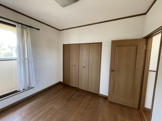 東金市下谷売り中古戸建ての洋室