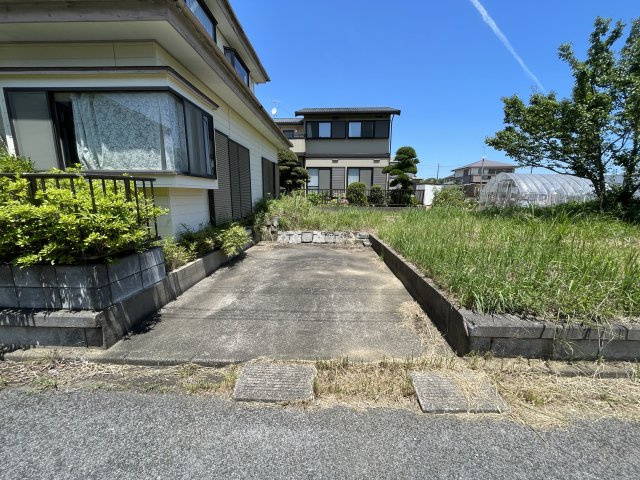 東金市下谷売り中古戸建ての駐車場