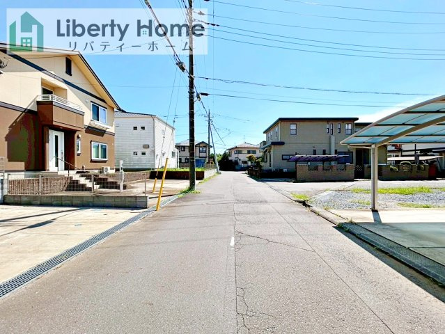 土浦市乙戸南２丁目　中古戸建の前面道路含む現地写真