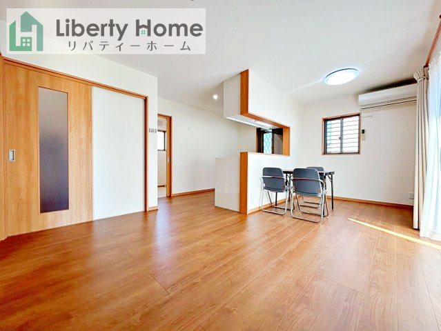 土浦市乙戸南２丁目　中古戸建の居間・リビング