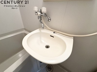 浴室内に洗面台付き！
