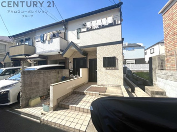 駅から徒歩５分で便利です。
一戸建ての１F。