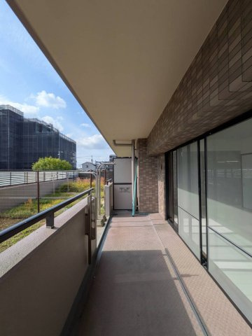 ライオンズマンション上中野のバルコニー|◆バルコニーは日当たり良好です。