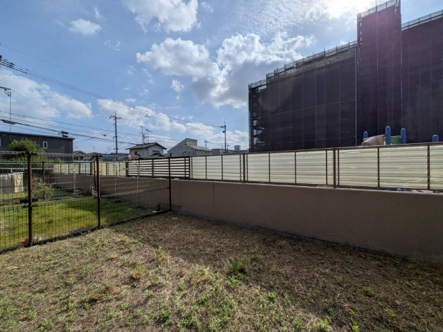 ライオンズマンション上中野の庭|◆専用庭がございます。