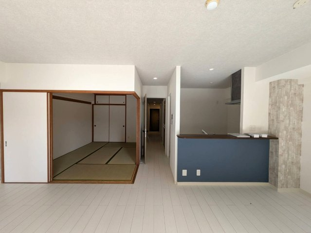 ライオンズマンション上中野の居間・リビング|◆別角度からのLDKの様子です。