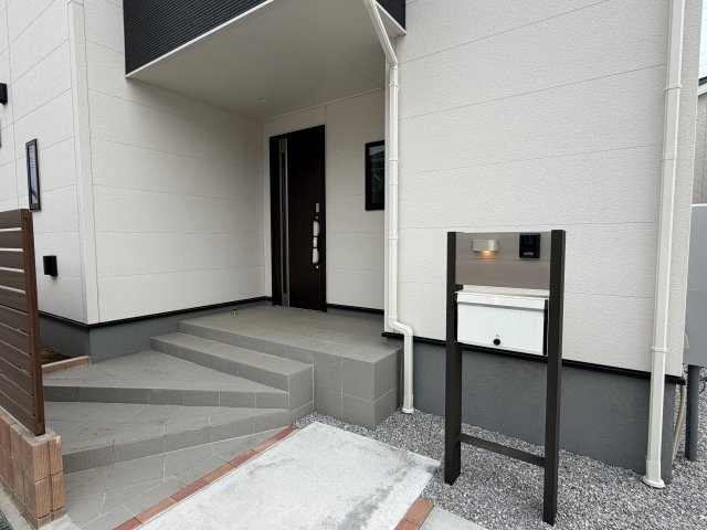 第4富士見町時沢　新築戸建　4号棟の玄関|玄関ポーチもお洒落な造りになっています♪