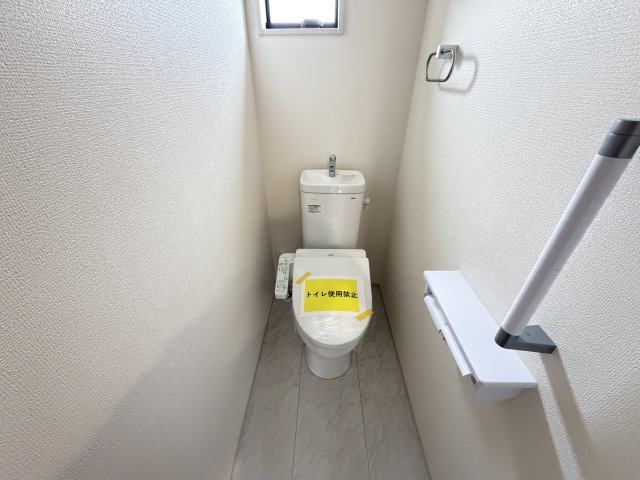 第4富士見町時沢　新築戸建　4号棟のトイレ|2階トイレです。清潔感のある白を基調としています。