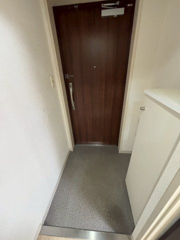 大阪市北区西天満３丁目の賃貸マンションの玄関