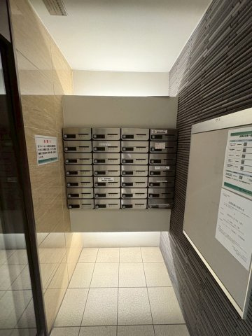 大阪市西区北堀江１丁目の賃貸マンションのエントランス