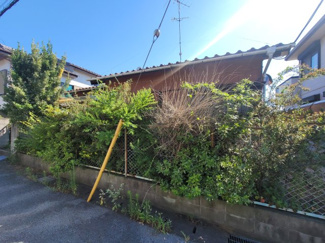 【周辺】 | 閑静な住宅地です。稲毛駅までバス利用14分、最寄りのバス停まで徒歩2分になります