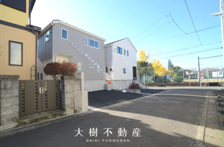 【前面道路含む現地写真】