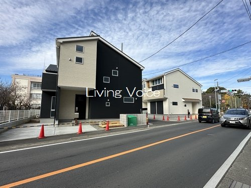 【外観】 | 【仲介手数料０円】茅ヶ崎市萩園　中古一戸建て　8号棟　 | 全体　茅ヶ崎市萩園　中古一戸建て　8号棟　