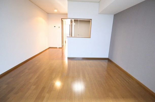 デルフィ参番館の居間・リビング