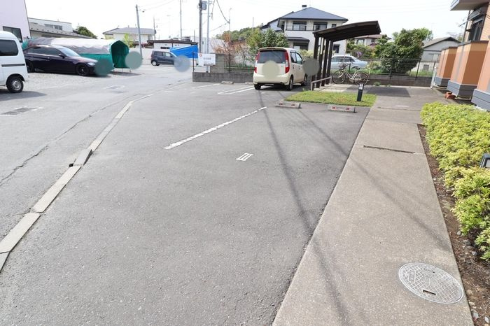 ルミエール Ｋの駐車場