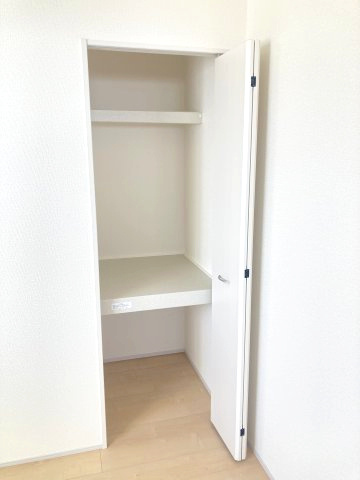 第4富士見町時沢　新築戸建　3号棟の収納|1階洋室にも収納があります