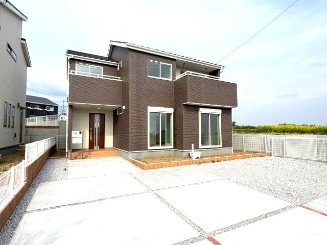 第4富士見町時沢　新築戸建　3号棟の駐車場|駐車場もキレイに整備されています。並列4台駐車可能です。