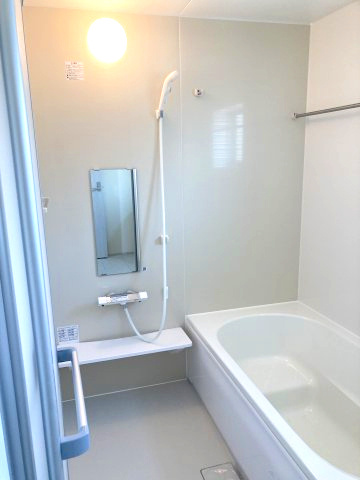第4富士見町時沢　新築戸建　3号棟の浴室|１坪タイプのフルオートバスです！
足を延ばして入れる広さなので一日の疲れも癒されますよ♪
室内物干しや浴室乾燥機もあるのでお天気の悪い日にはランドリースペースとしてもご利用できます！