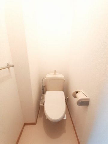 メゾンジャルダン黒嶋Ｂのトイレ|ゆったりとした空間のトイレです