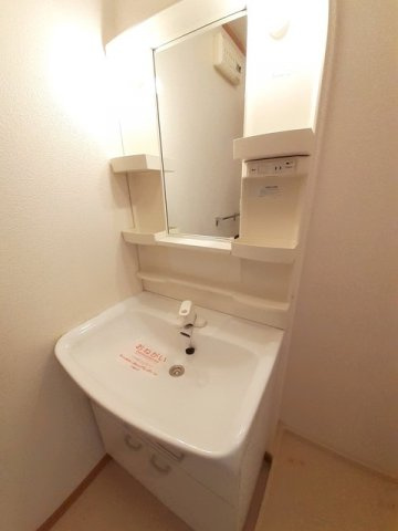 メゾン・ポポラーレＢの洗面所|使いやすい洗面所です