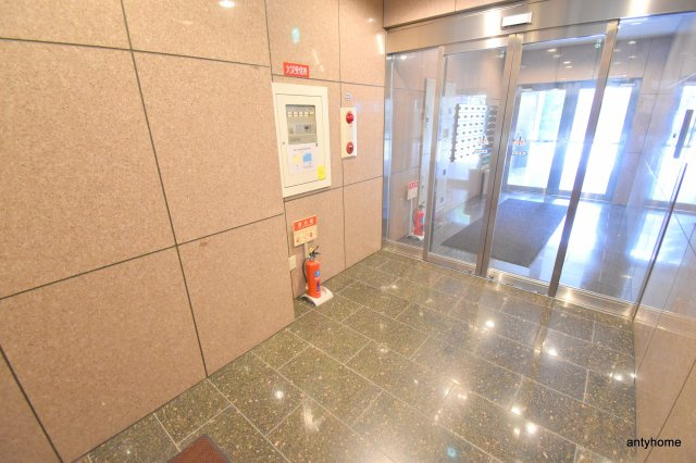 ロイヤルクイーンズパーク江坂　仲介手数料無料のロビー