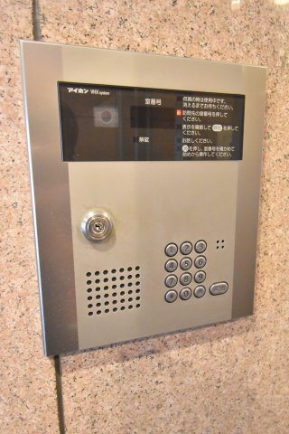 ロイヤルクイーンズパーク江坂　仲介手数料無料のセキュリティ