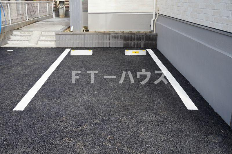 リブリ・Verdeの駐車場