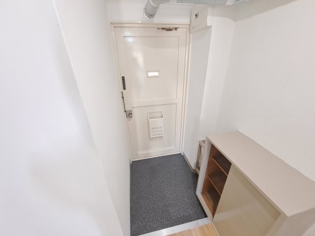 光南荘マンションの玄関