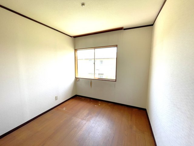 東金市小沼田売り中古戸建ての洋室