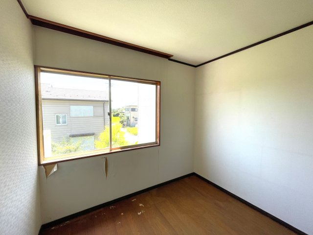 東金市小沼田売り中古戸建ての洋室