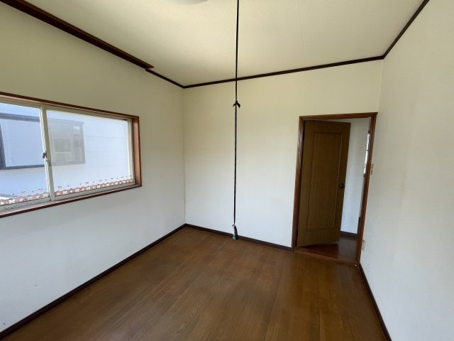 東金市小沼田売り中古戸建ての洋室