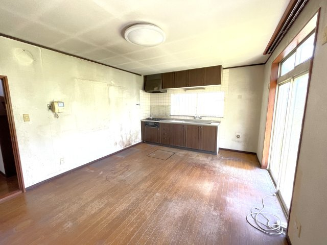 東金市小沼田売り中古戸建ての居間・リビング