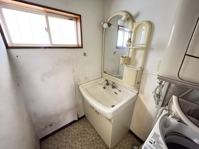東金市小沼田売り中古戸建ての独立洗面台