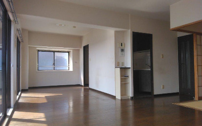 【居間・リビング】 | ライオンズガーデン花崎A棟　中古マンション