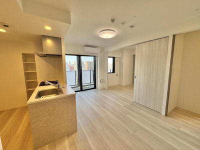 【居間・リビング】 | LUMEED南千住 | こちらのリビングで趣味の時間をお楽しみください