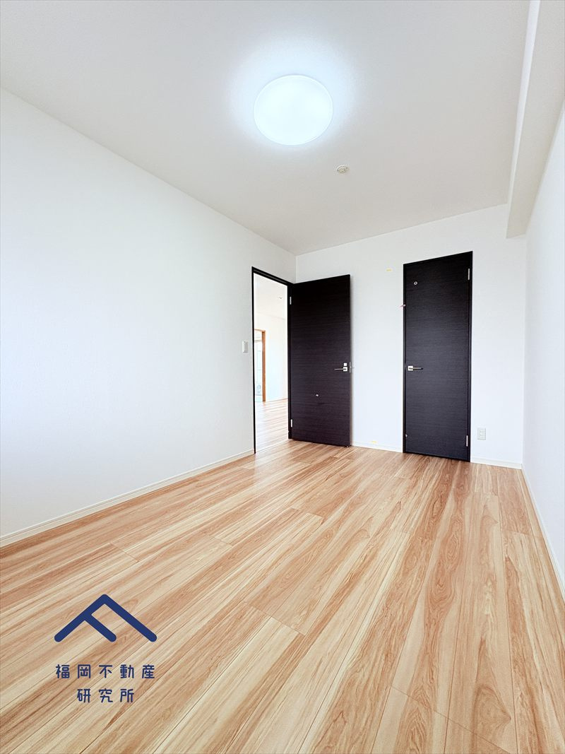 アンピール箱崎の洋室