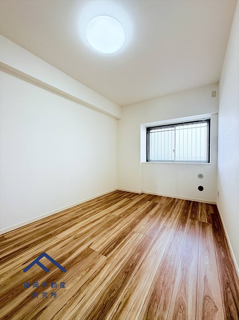 アンピール箱崎の洋室