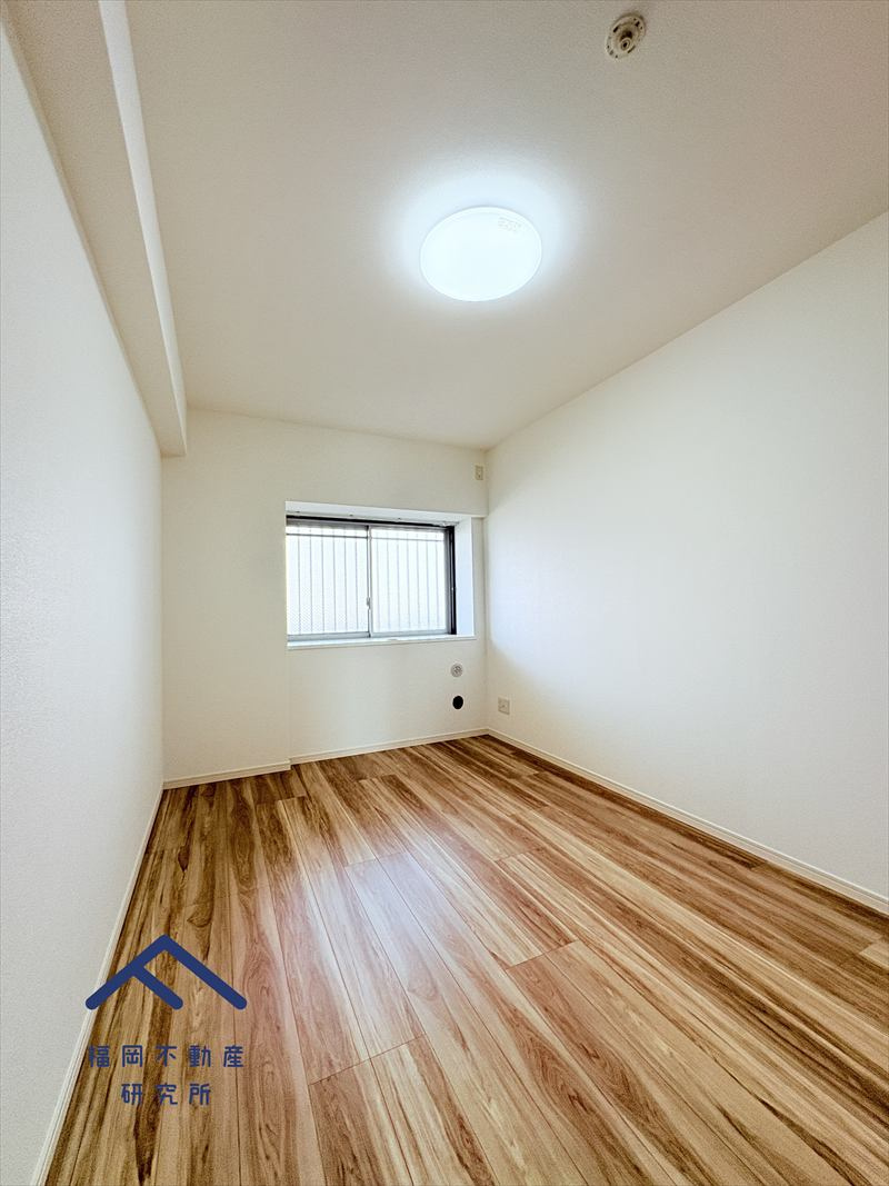 アンピール箱崎の洋室