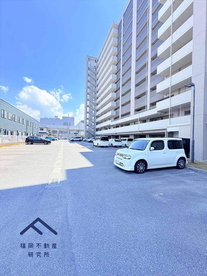 アンピール箱崎の駐車場