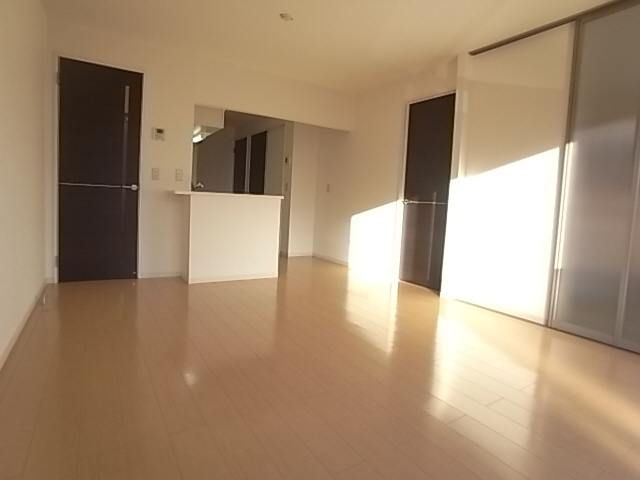 神戸市須磨区車字梨川のアパートの居間・リビング|リビング