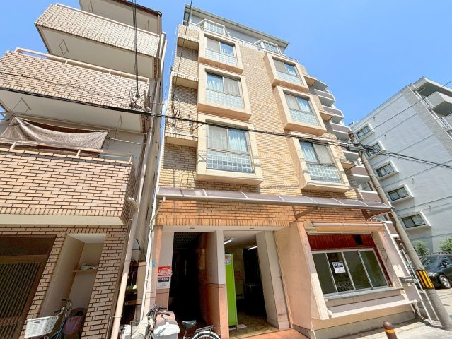 西浦マンションの外観