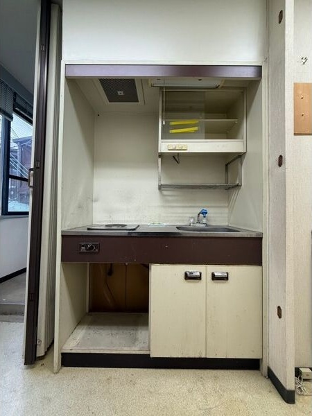 Land裏天満のキッチン