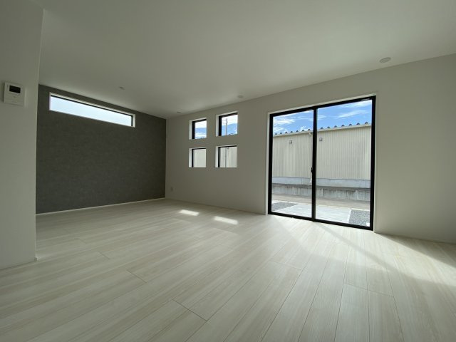 ◆先着申込受付中◆　【錦町花ノ井　1号棟】　お買物環境良好♪の居間・リビング|◆1号棟参考プランです◆お子様が走り回っても安心の広々リビング。こだわりの家具でコーディネイトしてみませんか？

