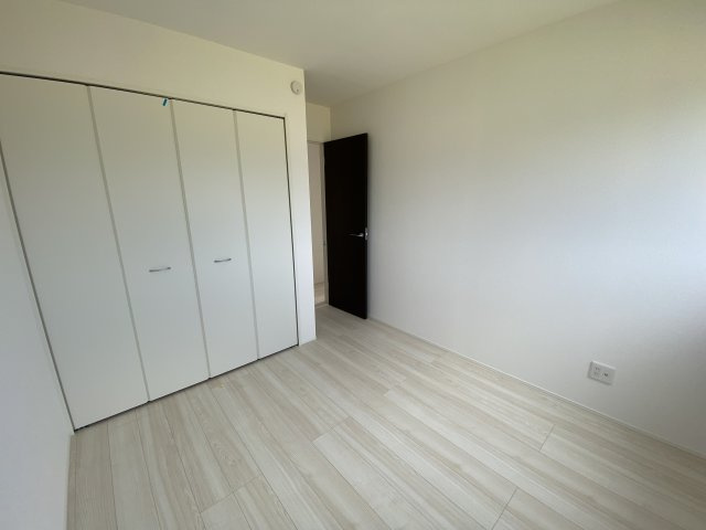 ◆先着申込受付中◆　【錦町花ノ井　1号棟】　お買物環境良好♪の洋室|◆1号棟参考プランです◆寝室以外にも、趣味のお部屋にもお使いいただけます♪　子供部屋や主寝室などお部屋の使い分けができ、家族で暮らしやすいです！