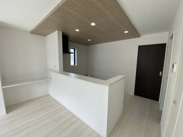 ◆先着申込受付中◆　【錦町花ノ井　1号棟】　お買物環境良好♪のキッチン|◆1号棟参考プランです◆　大きなキッチンスペースは家事をしながら会話も弾み、大切な家族のコミュニケーションスペースとなります！