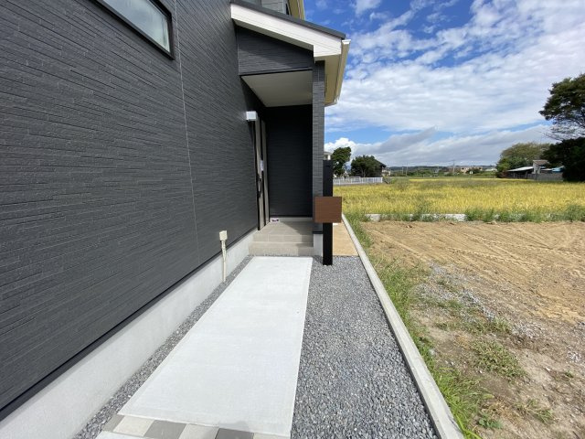 ◆先着申込受付中◆　【錦町花ノ井　1号棟】　お買物環境良好♪の玄関|◆1号棟参考プランです◆　お洒落で明るい玄関は、お客様にも喜ばれそうです♪♪