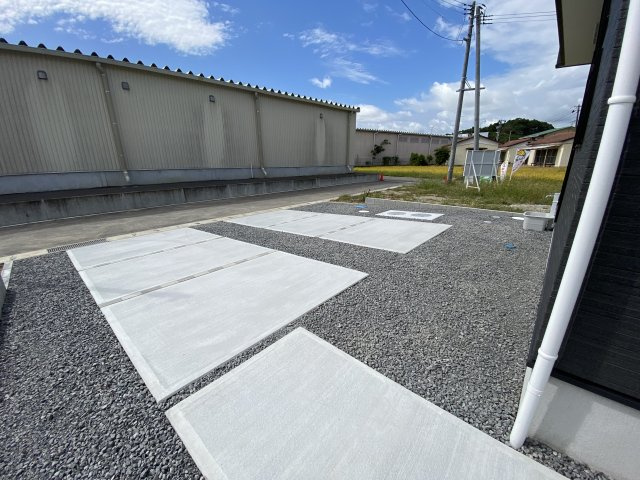 ◆先着申込受付中◆　【錦町花ノ井　1号棟】　お買物環境良好♪の駐車場|◆1号棟参考プランです◆　陽当りの良い駐車場は週末の洗車も快適です♪お車の他にも、自転車をとめられそうなスペースもございます。