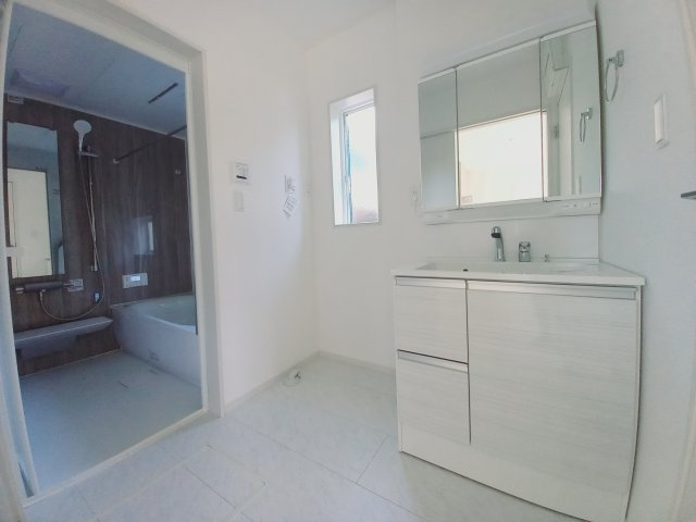 ■□■【錦町花ノ井　4号棟】　生活応援プレゼントキャンペーン実施中！■□■の独立洗面台|◆4号棟参考プランです◆使い勝手の良い洗面台は、奥様の身支度の時間も楽しくなりそうですね。　洗面台がシャワー付きだと洗面・洗髪・メイクができるので、お急ぎの時でも便利です☆