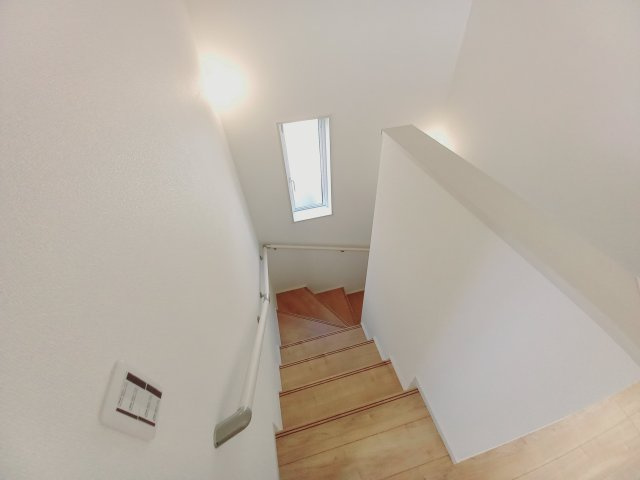 ■□■【錦町花ノ井　4号棟】　生活応援プレゼントキャンペーン実施中！■□■のその他|◆4号棟参考プランです◆
階段は家族がほぼ毎日通る動線の為、安全上の配慮が必要です！
階段は手すり付きなので、小さなお子様からご年配の方まで安心ですね♪