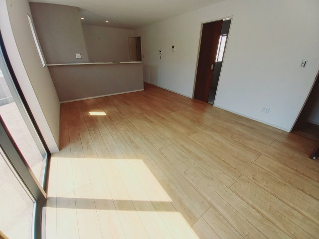 ■□■【錦町花ノ井　4号棟】　生活応援プレゼントキャンペーン実施中！■□■の前面道路含む現地写真|◆4号棟参考プランです◆　広々としたLDKに、自分好みのインテリアでレイアウト。季節ごとに模様替えなども、楽しみの一つとなりそうです♪